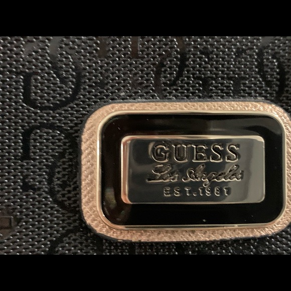PRETTY GUESS RARE PURSE ❣️ - Picture 2 of 5